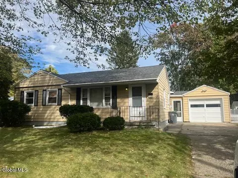 3 Marville Dr, Loudonville, NY 12211