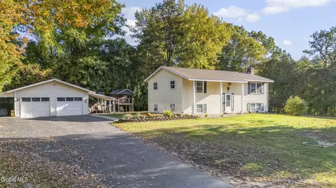 8 Amy Ln, Queensbury, NY 12804