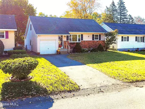 174 Ward Ave, Schenectady, NY 12304