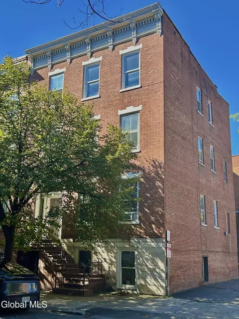 35 1st St, Troy, NY 12180