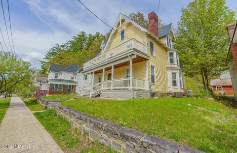 28 Main St, Lake Luzerne, NY 12846