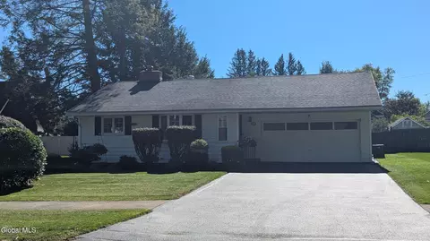 18 12 S Park Dr, Gloversville, NY 12078