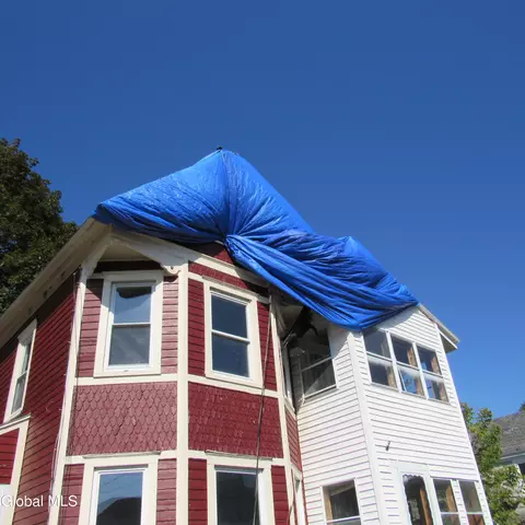7 Main St, Hagaman, NY 12086