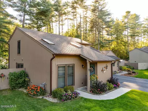 5 Elizabeth Ln, Queensbury, NY 12804