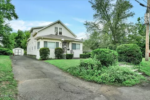 3 Hackett Ave, Colonie, NY 12205