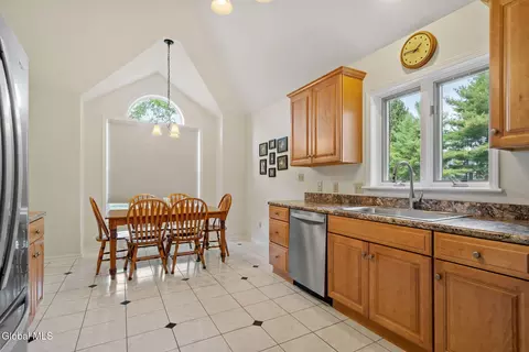 2500 E Nott St, Schenectady, NY 12309 photo 13