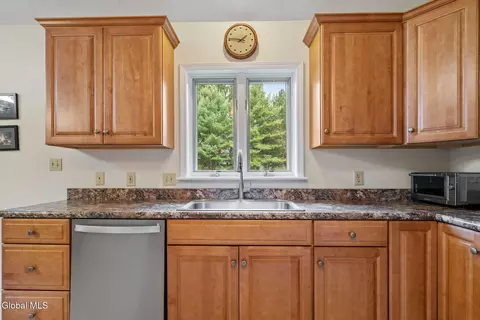 2500 E Nott St, Schenectady, NY 12309 photo 18