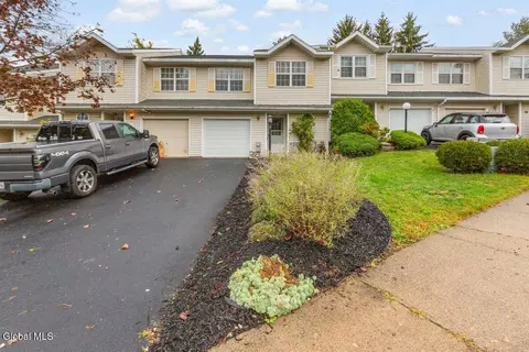 21 Peterson Ct, Troy, NY 12180