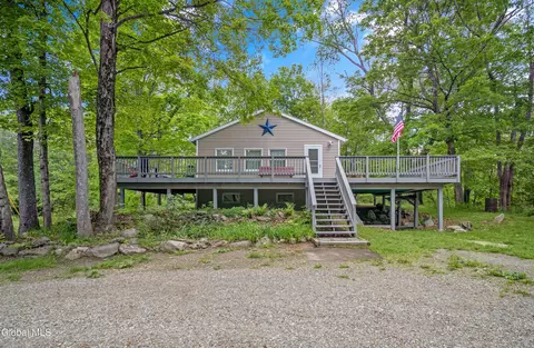 633 Moore Hill Rd, Stephentown, NY 12168