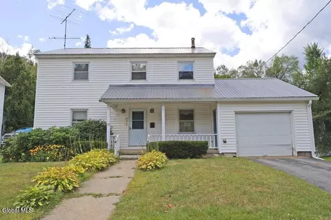 42 King St, Warrensburg, NY 12885