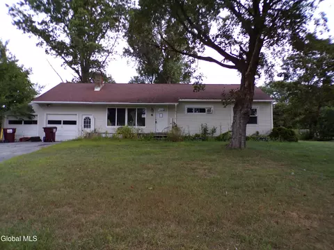 4 Sequoia Dr, Ballston Lake, NY 12019