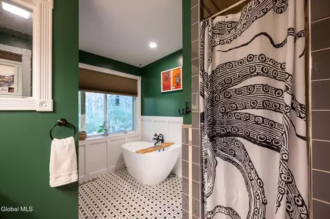 Bath - 261 Old Post Rd, Ballston Spa, NY 12020 photo 2 of 5