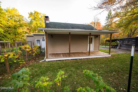 Exterior - 261 Old Post Rd, Ballston Spa, NY 12020 photo 1 of 19