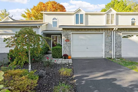 38 Woodside Dr, Albany, NY 12208