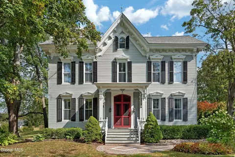 2307 Rosendale Rd, Niskayuna, NY 12309