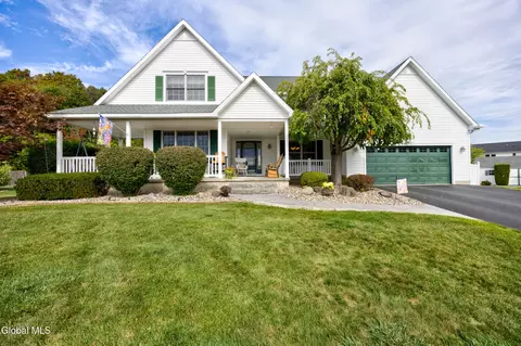 11 Belleauwood Cir, Watervliet, NY 12189
