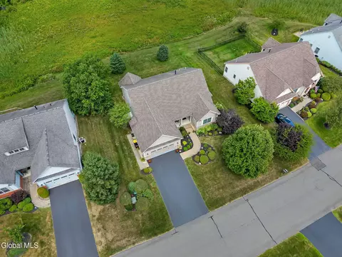 50 Sheldon Dr, Mechanicville, NY 12118 photo 2