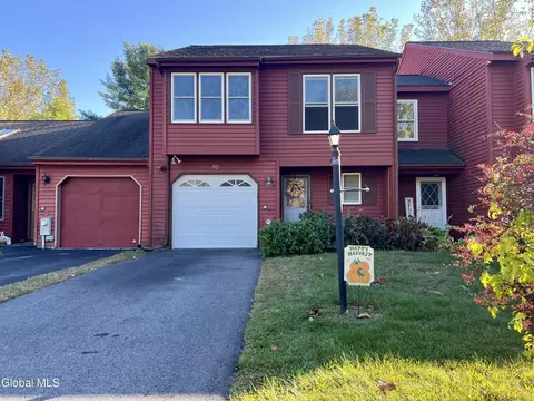 92 Westchester Dr, Clifton Park, NY 12065