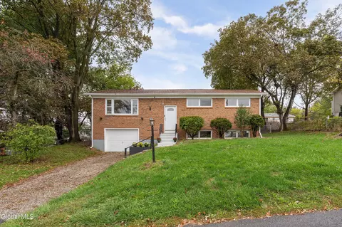 6 Hopkins Ln, Troy, NY 12182
