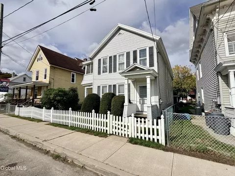 52 Broad St, Amsterdam, NY 12010