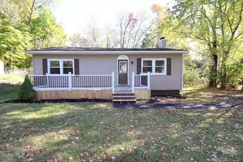 14 Penny Ln, Averill Park, NY 12018