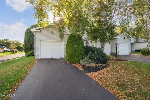 2 Stonegate Ct, Albany, NY 12205