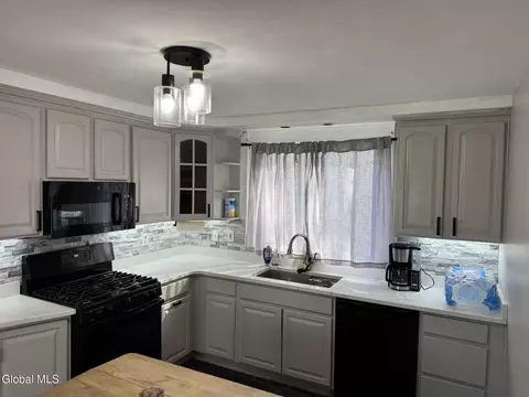 Kitchen - 426 Anthony St, Schenectady, NY 12308 photo 6 of 7