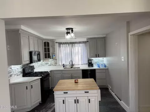 Kitchen - 426 Anthony St, Schenectady, NY 12308 photo 5 of 7