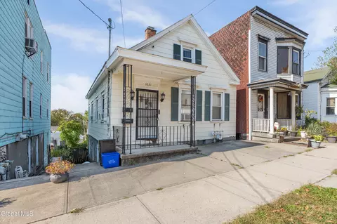 1021 3rd St, Rensselaer, NY 12144