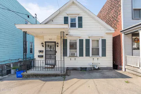 1021 3rd St, Rensselaer, NY 12144