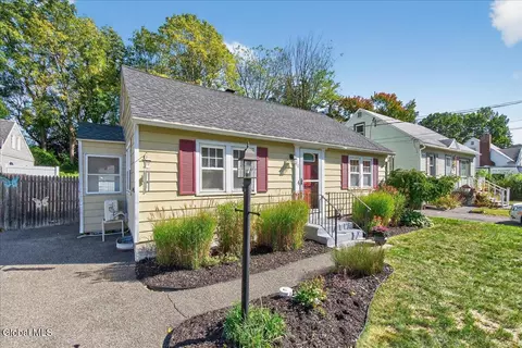 21 Pinehurst Rd, Albany, NY 12205