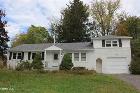 4 Yolanda Dr, Burnt Hills, NY 12027