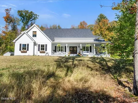 20 Sanford Ln, Queensbury, NY 12804
