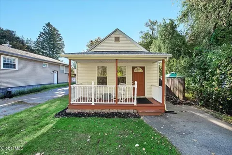 220 Lee Ave, Schenectady, NY 12304