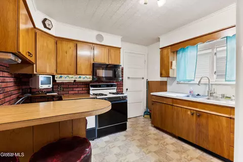 337 Perry St, Schenectady, NY 12306 photo 8