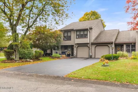 642 Top Ridge Dr, Albany, NY 12203