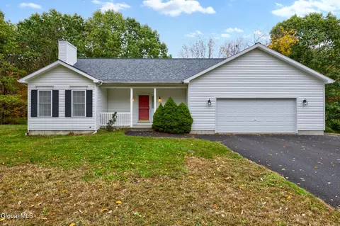 7 Riccardi Ln, Troy, NY 12180