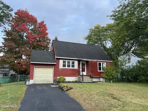 18 De Voe Dr, Albany, NY 12205
