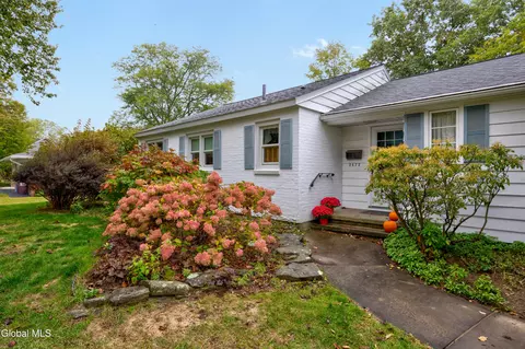 2472 Hilltop Rd, Niskayuna, NY 12309