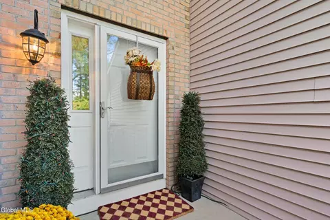 2495 E Nott St, Niskayuna, NY 12309