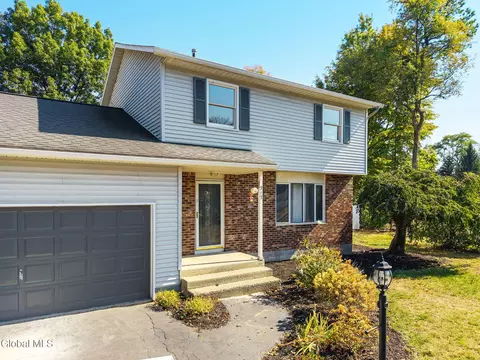 217 Shereen Ct, Schenectady, NY 12304 photo 3