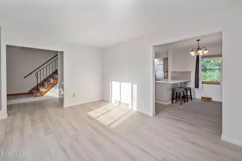 217 Shereen Ct, Schenectady, NY 12304 photo 10