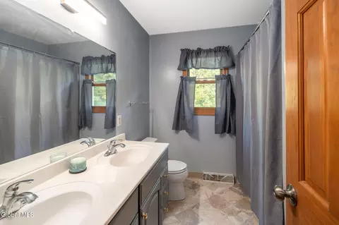 217 Shereen Ct, Schenectady, NY 12304 photo 32