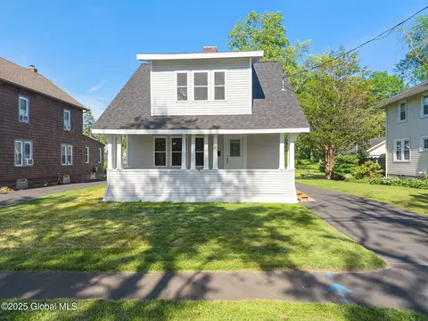 10 Lincoln Ave, Delmar, NY 12054