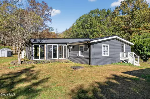 40 Paddock Rd, East Durham, NY 12423