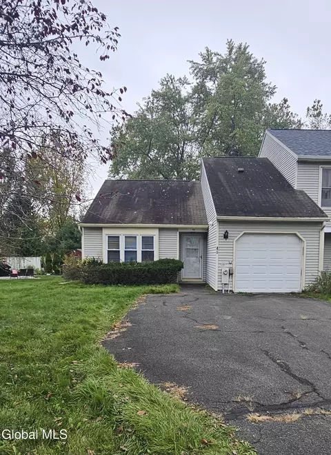 45 Carriage Rd, Clifton Park, NY 12065