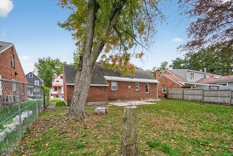Exterior - 1880 Broad St, Schenectady, NY 12306 photo 6 of 13