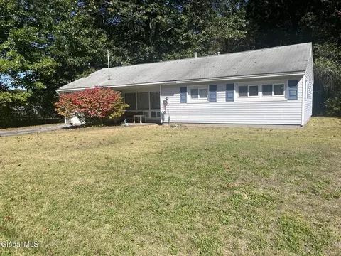 11 Fairview Ln, Hudson Falls, NY 12839