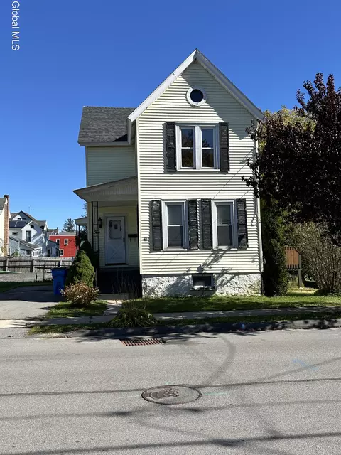 2 S Chase St, Johnstown, NY 12095