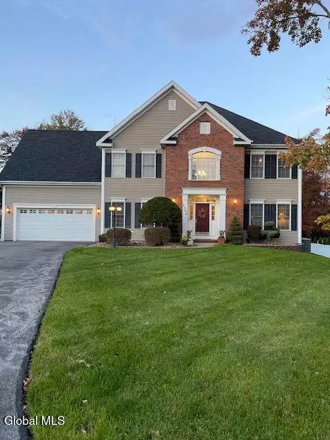2066 Orchard Park Dr, Niskayuna, NY 12309